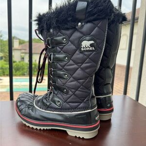 Sorel Black and Red Quilted Boots